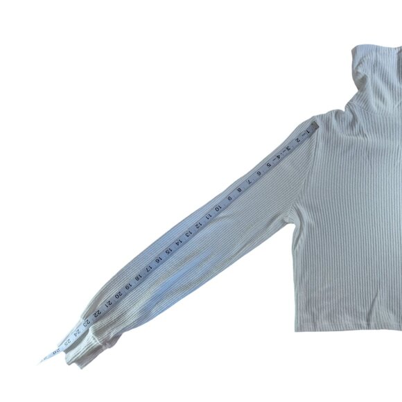 Garage White Turtleneck Ribbed Short Sweater Women Size Medium - Picture 9 of 9